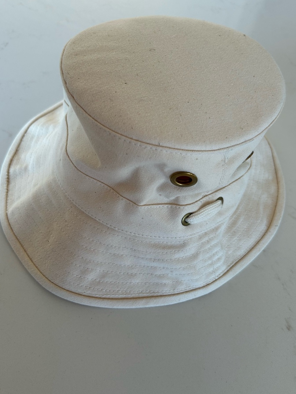 Tilley Iconic Cream Canvas Bucket Hat Size 7 , 22 inches
Made in Canada - Picture 3 of 9
